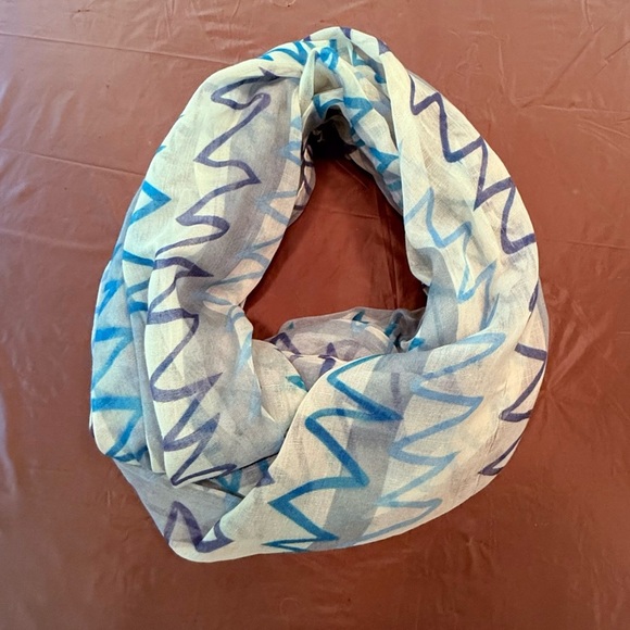 Etcetera by Carlisle White/Teal/Blue Infinity Chevron Zig Zag Scarf Wrap - Picture 2 of 5